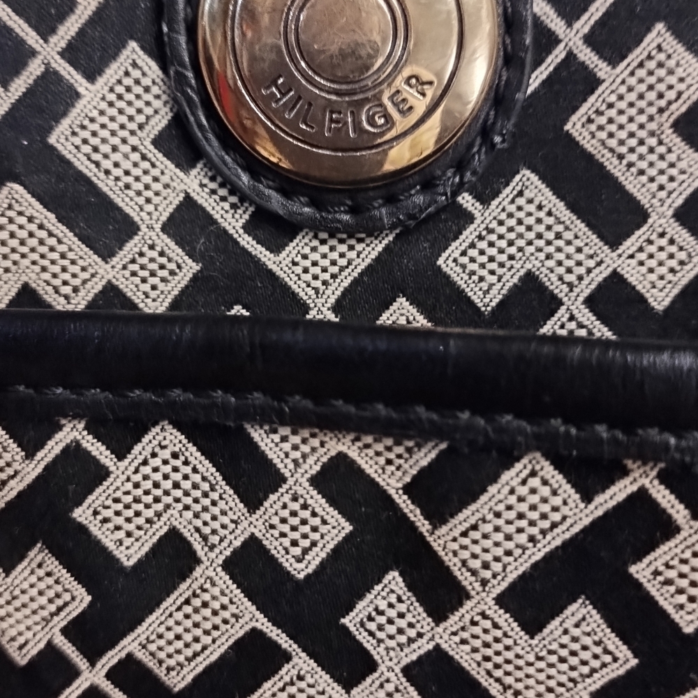 TOMMY HILFIGER Womens Monogram Logo Crossbody Bag Purse Black gold Lock - Picture 8 of 8